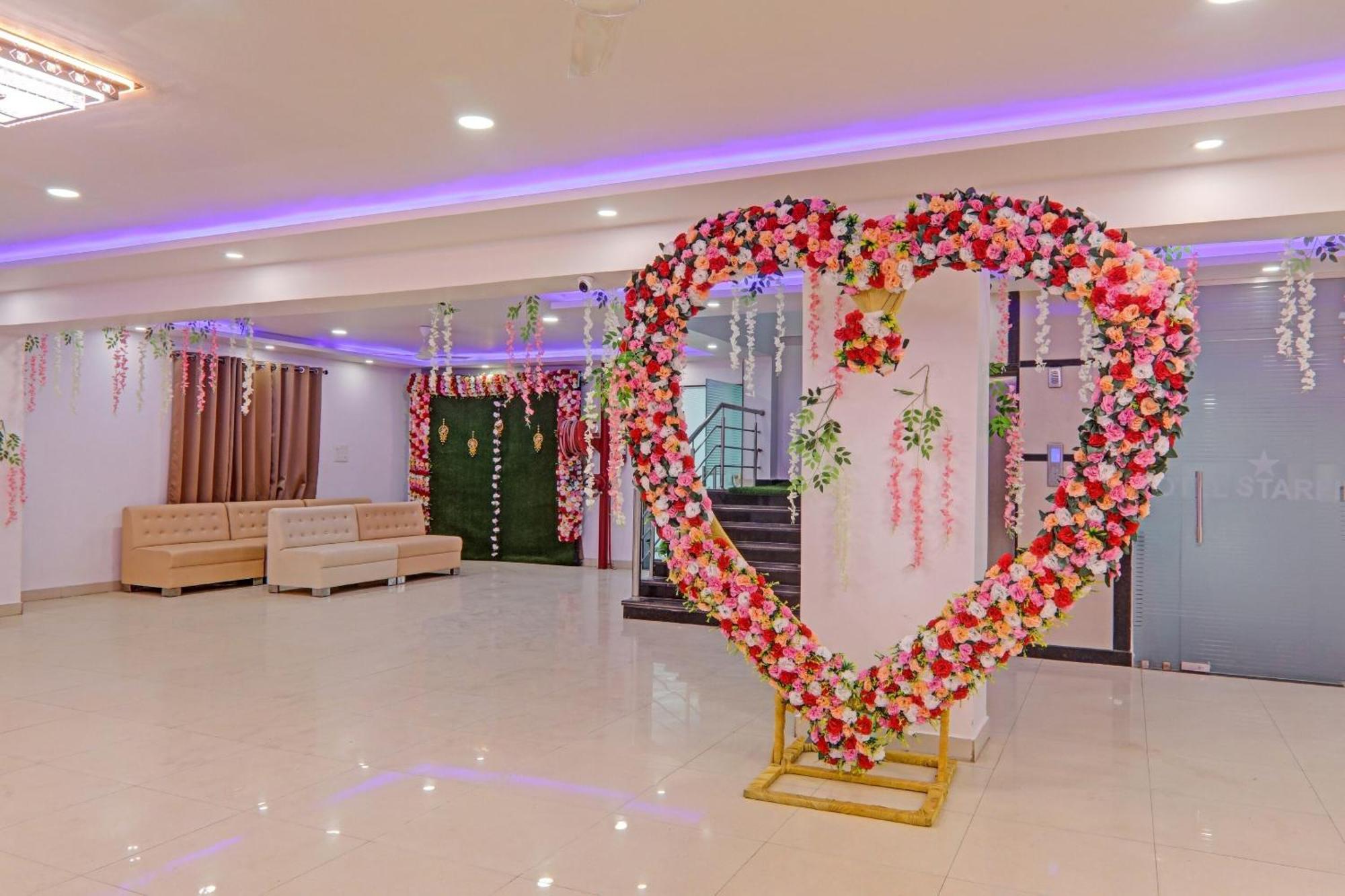 Collection O Starfield Otel Lucknow Dış mekan fotoğraf