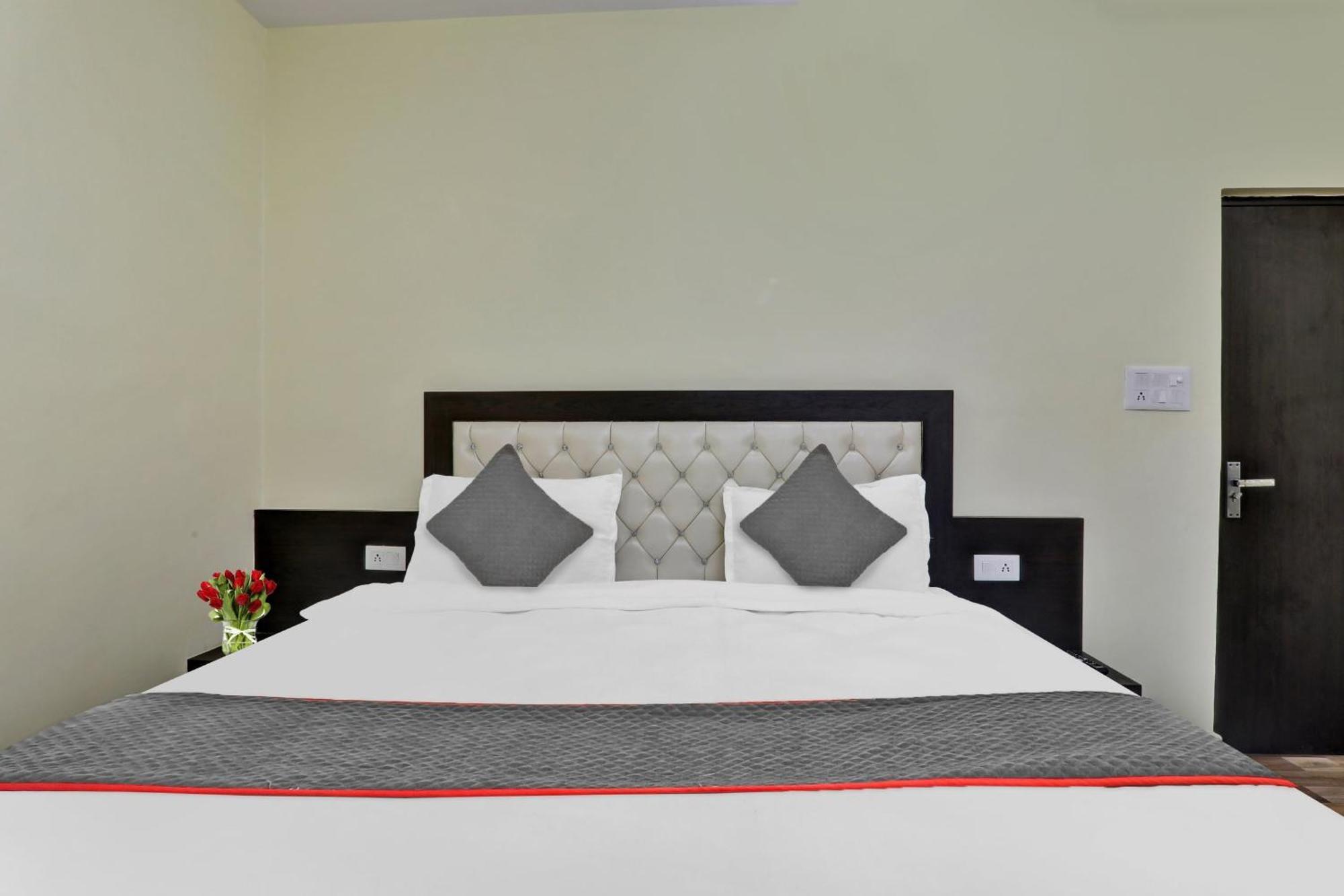 Collection O Starfield Otel Lucknow Dış mekan fotoğraf