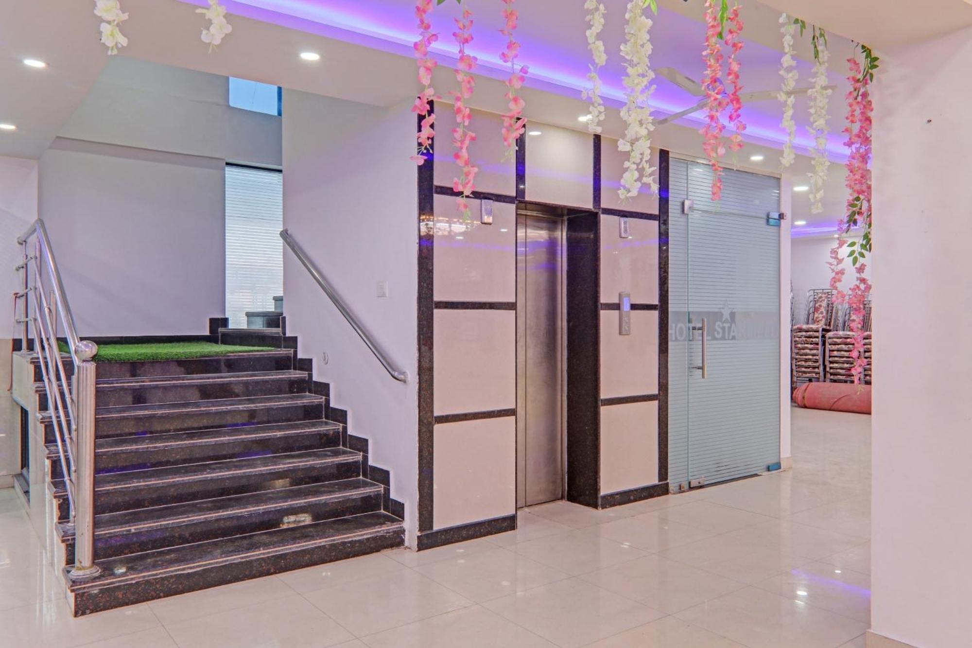 Collection O Starfield Otel Lucknow Dış mekan fotoğraf